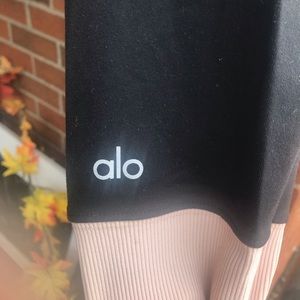 ALO Yoga Pants - Alo Yoga Goddess Leggings - Black/Blush - XS ALO Yoga Pants - Alo Yoga Goddess Leggings - Black/Blush - XS